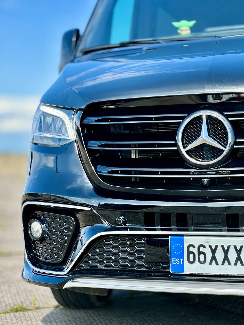 Mercedes-Benz Sprinter 66XXX front grille — SoloTransfer licensed Estonian fleet
