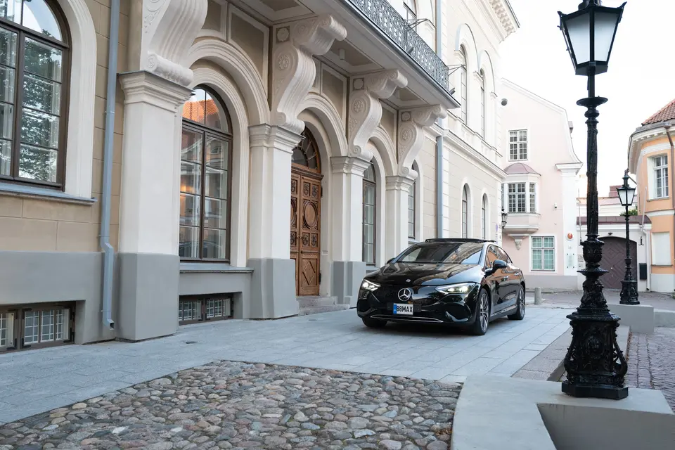 Mercedes-Benz 88MAX private chauffeur in Tallinn